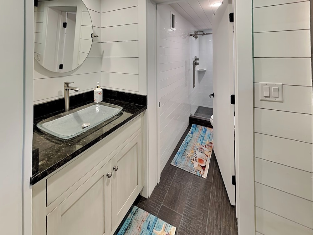 Ocean Commotion by Distinctive Beach Rentals