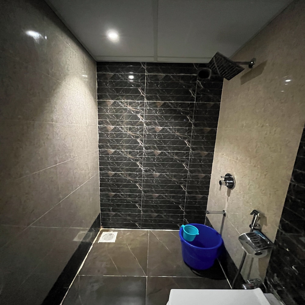 Mumbai Vacations - Hotel Wind Flower Regency - Near Kokilaben Hospital - Property Image 9