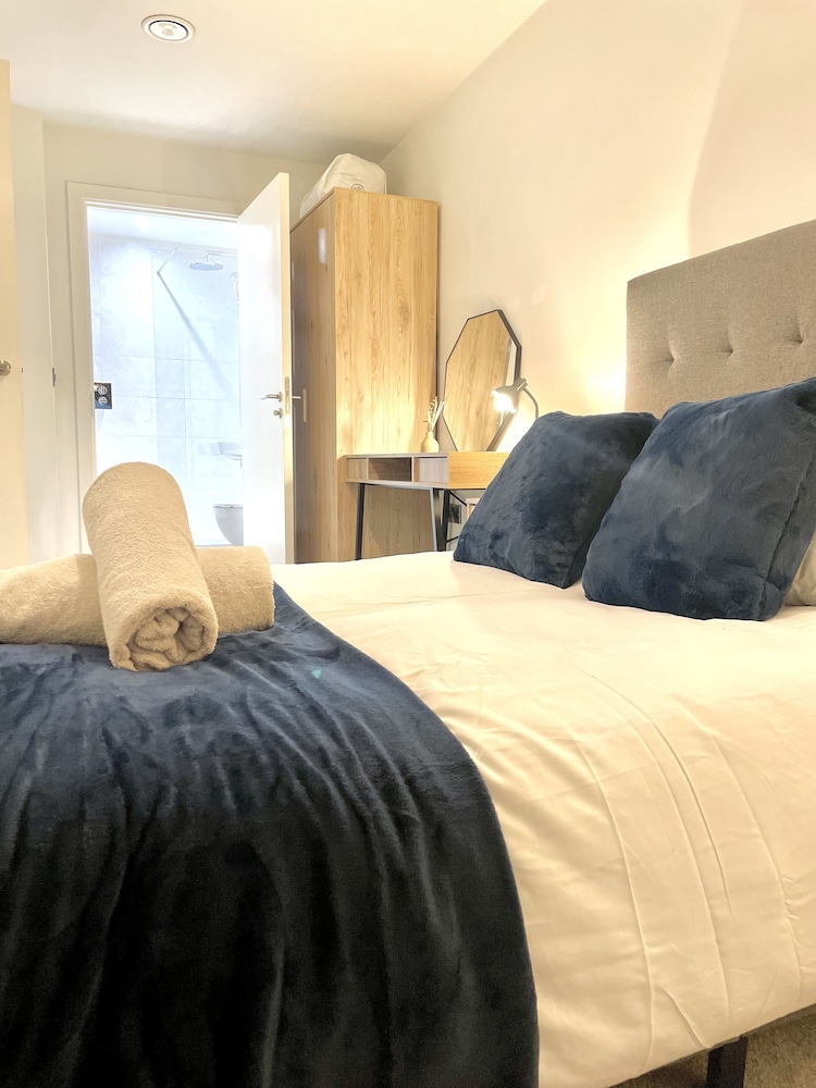 Luxury Spa Apartment Manchester City Centre view 3