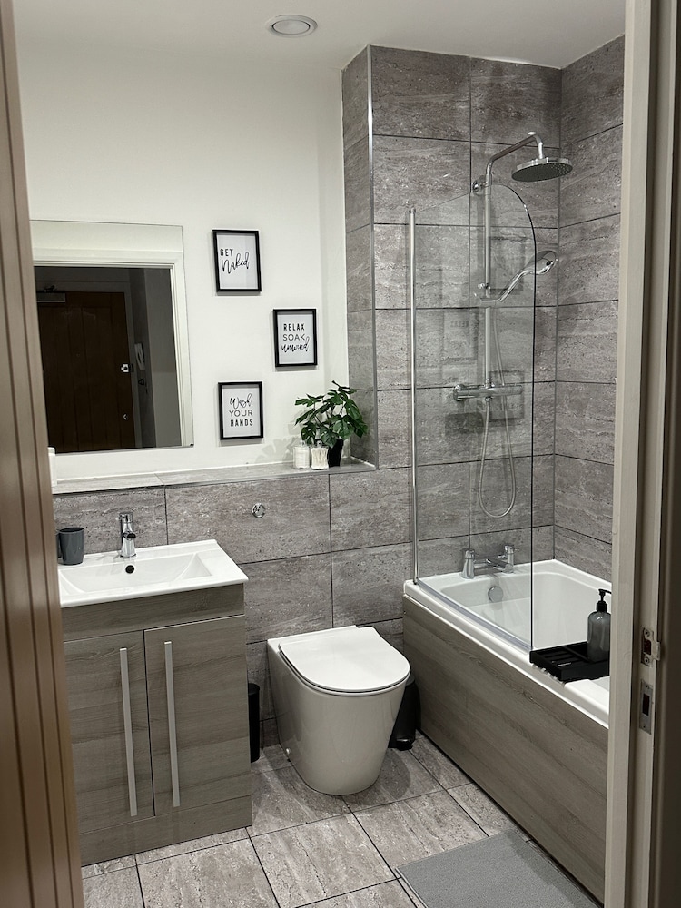 The Retro Suite With Wii Games and Entertainment