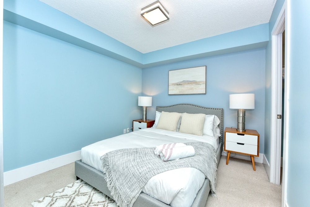 The Bay Suites MTCC CN TOWER - Image 5