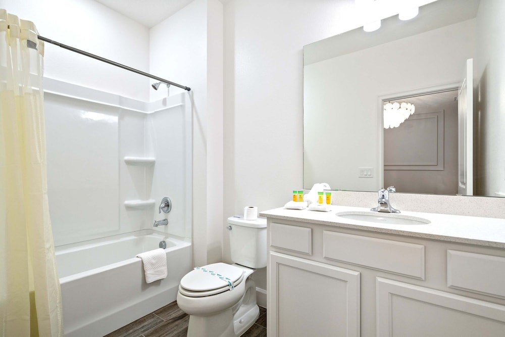 Themed Kids' Rooms, Pool & Game Loft Near Disney