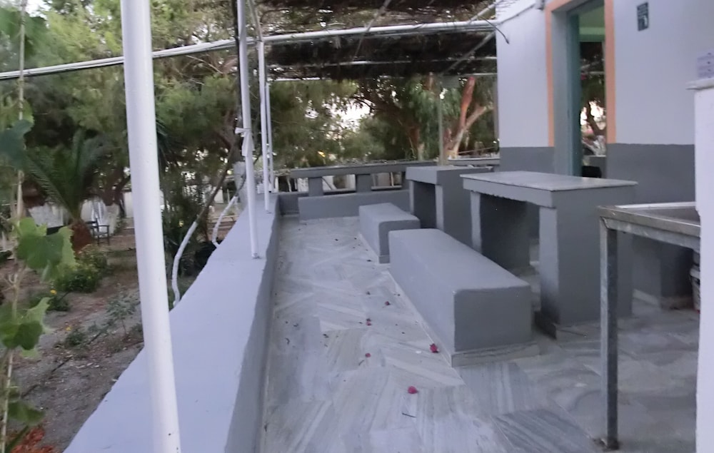 Santorini Camping & Hostel