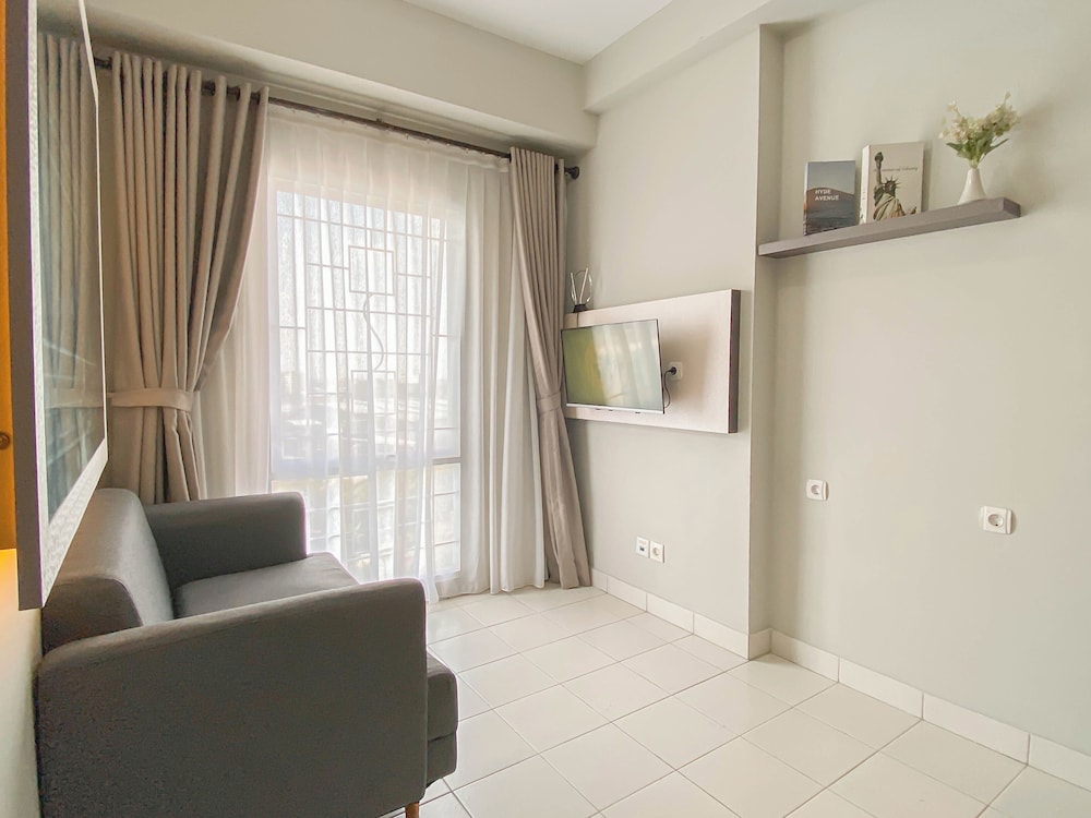 Homey And Modern 2Br At Patraland Urbano Apartment