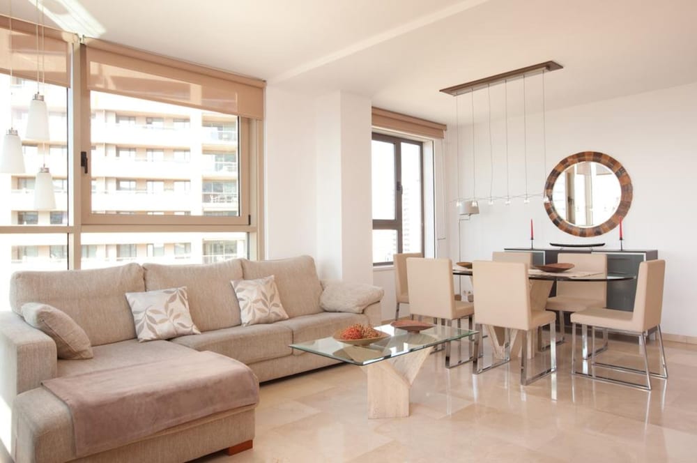 Akira Flats Diagonal Mar