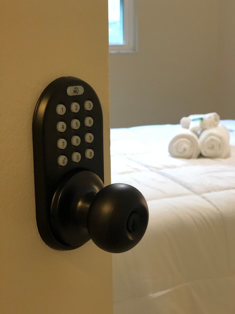 Charming Room Rentals in Southern Lakeland: Central & Cozy