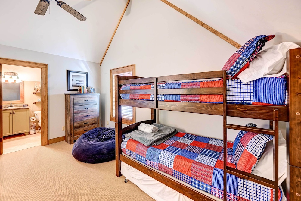 Spacious Cashiers Vacation Rental on Golf Course!