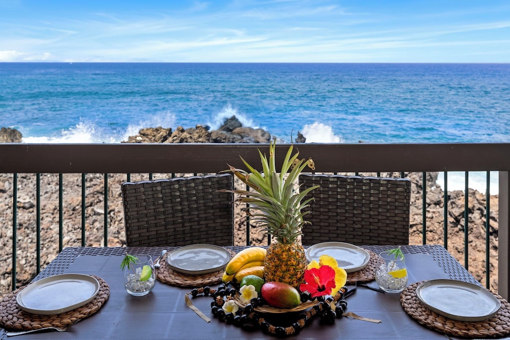 Oceanfront Kanaloa Condo - Pools, Hot Tubs & Sunset Views- Vrkcv