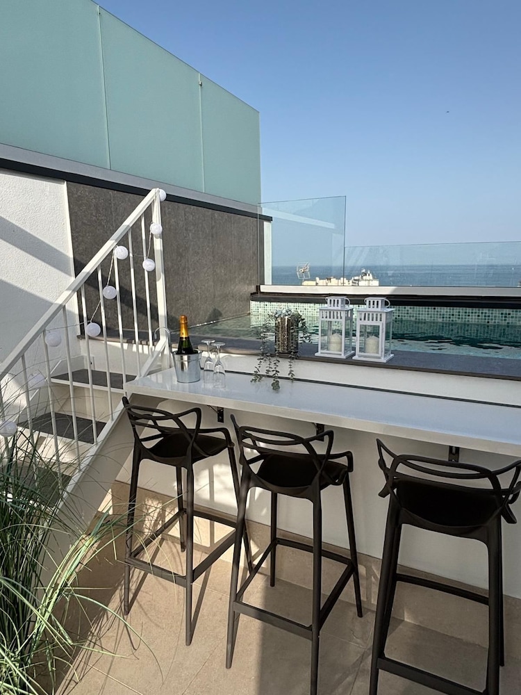 Luxury Townhouse with Pool & Ocean View