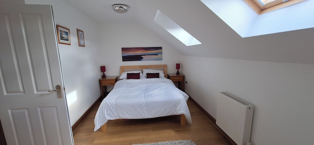 Countryside Cottage in Swansea Near Gower