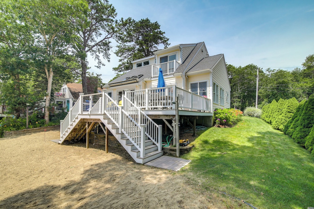 Plymouth Getaway w/ Private Lake Beach + Kayaks!