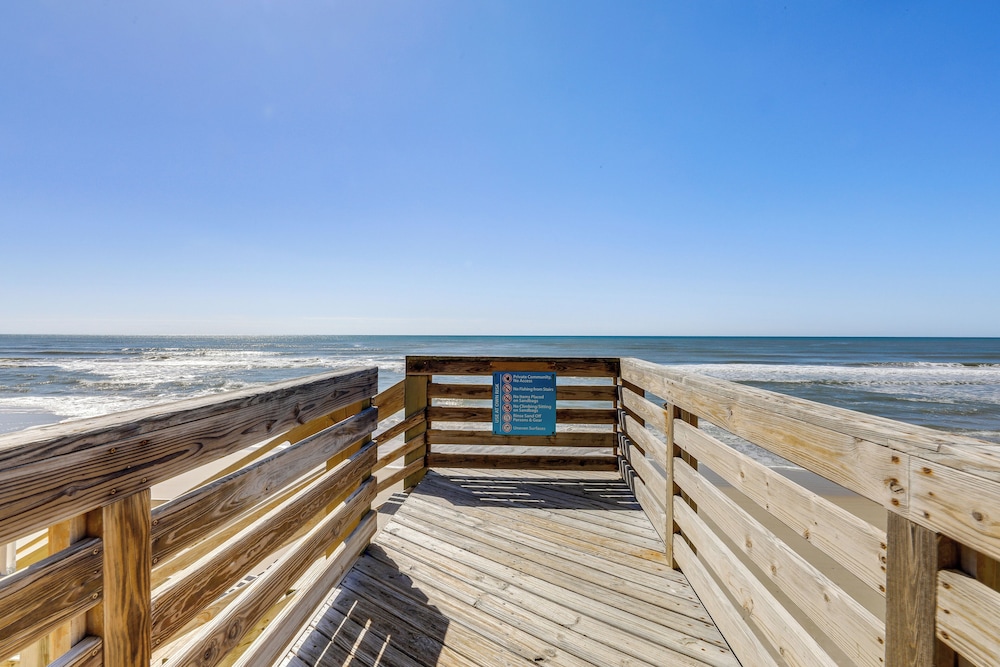 Oceanfront Gem w/ Views in North Topsail Beach