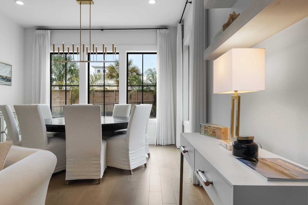 30A Good Vibes by Avantstay Private Pool + Bikes Beach Access