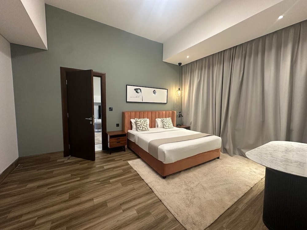 Modern 1BR in J One Pool & Gym