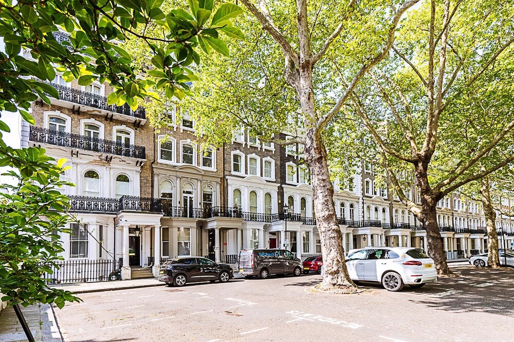 Elegant Knightsbridge Flat Near Harrods