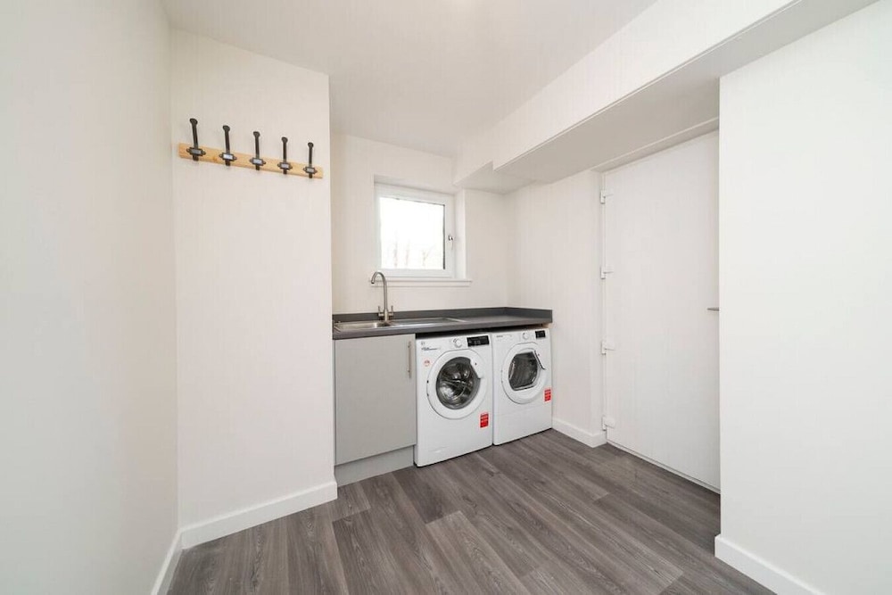 West Queen Street Apt - The Luxe Life