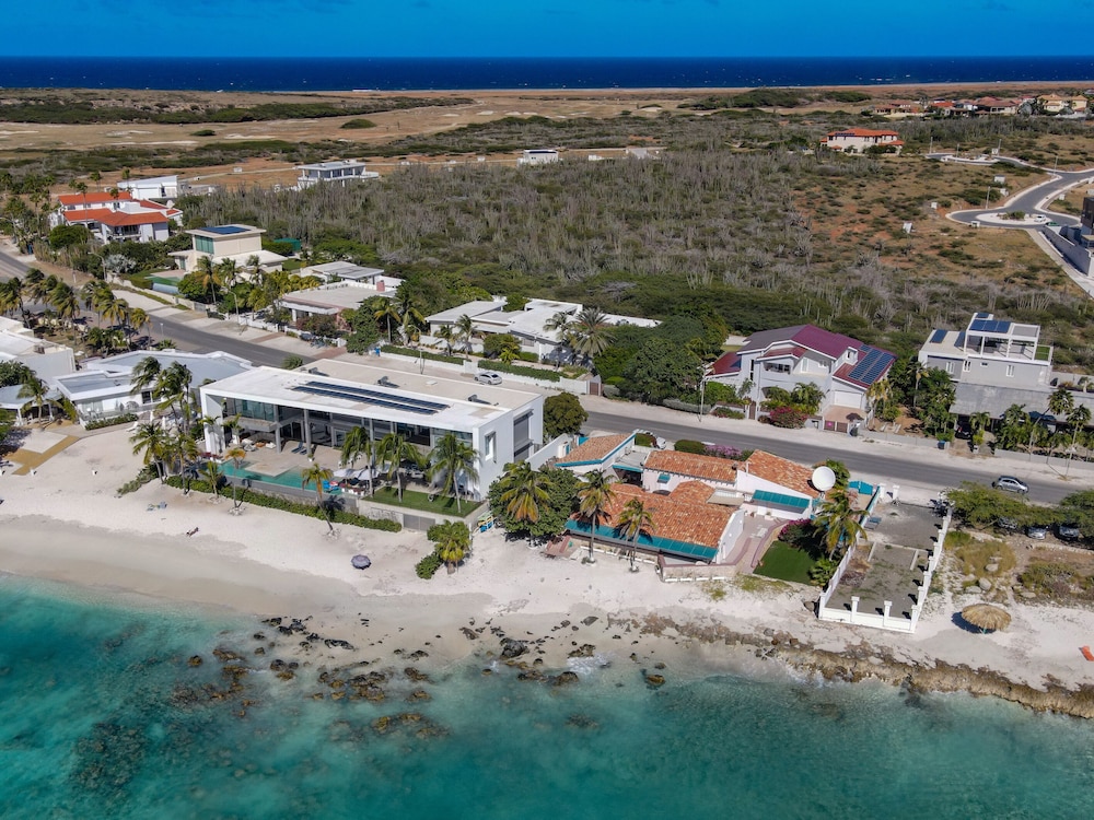Beach Front Luxury Villa! Boca Catalina Malmok!