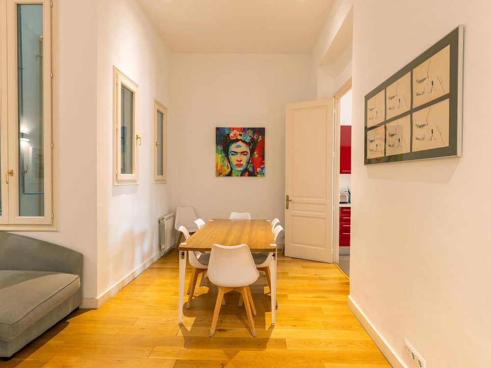 Designer s Three Bedroom Apartment With Terrace