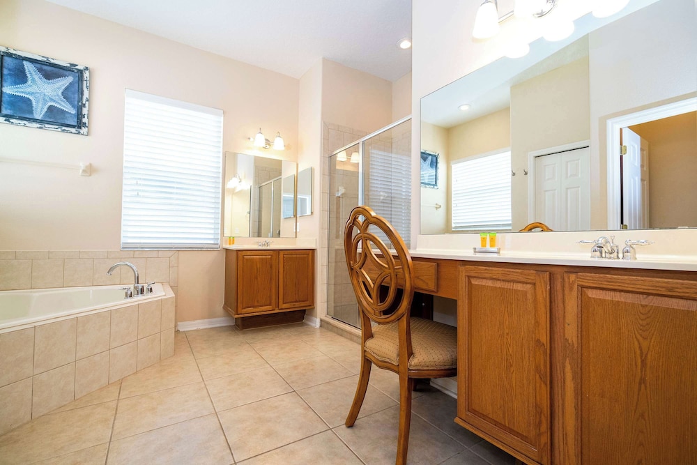 Family Villa w Pool Spa Game Room Near Disney
