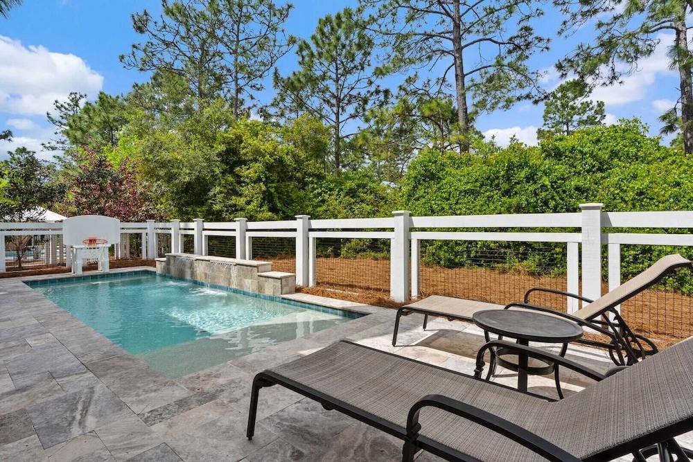 Watercolor 75 by Avantstay Luxury Private Pool + Bonfires