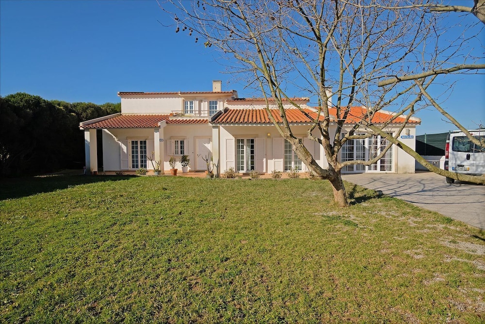 Hotel FreeSurfCamp & Hostel - Image 1