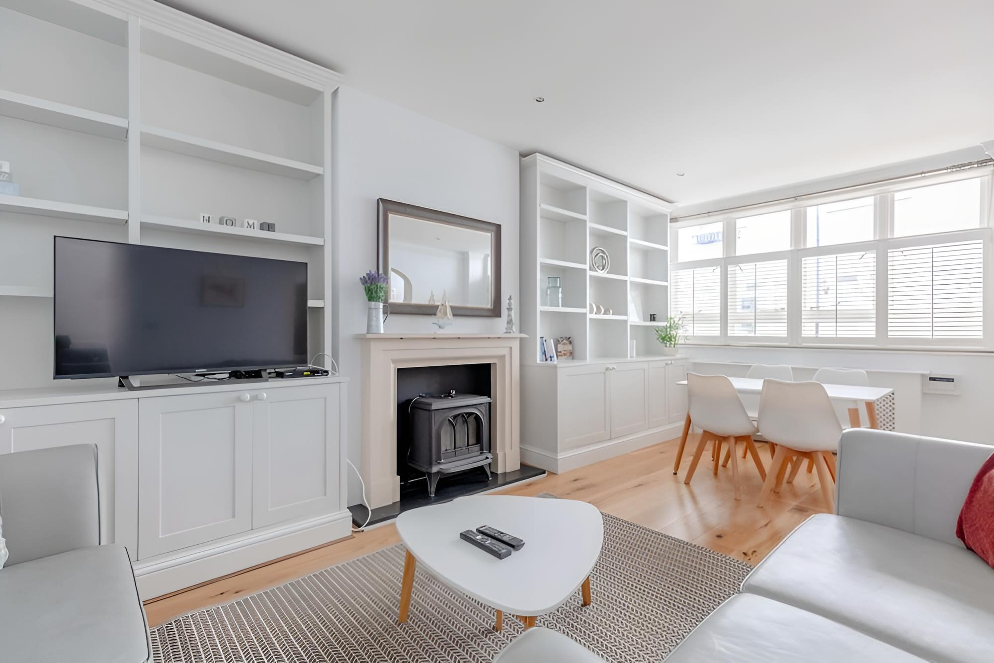 Central & Stylish 2BD Home Near Kensington Gardens