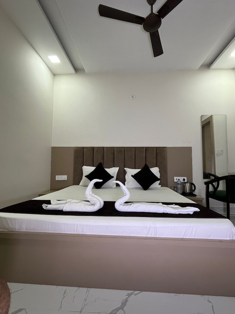 Hotel Shri Radha Sneh Mathura
