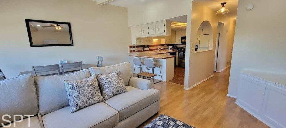 Large 3 Bedr Bay Views Pool Great Deck 3 Bedroom Condo