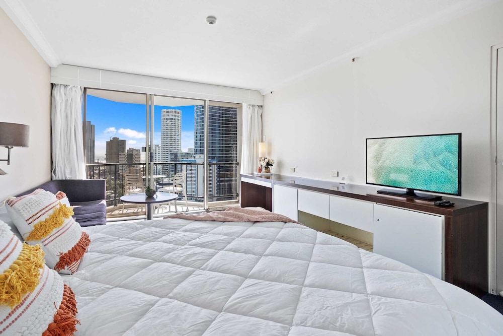 Surfers Paradise Vacations - Ocean View Surfers Paradise Studio Suite - Property Image 3