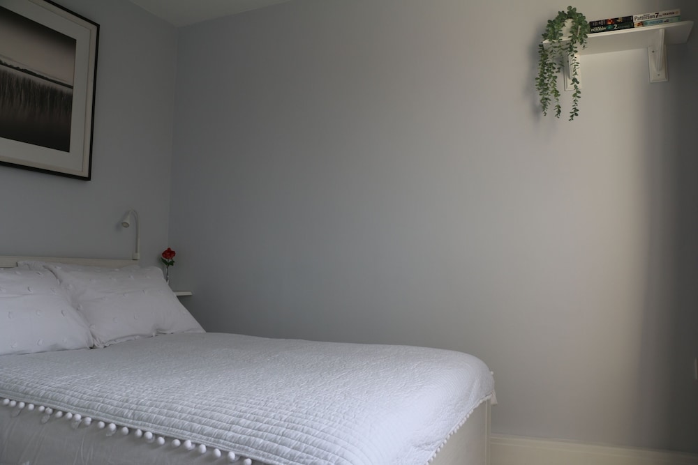 Stunning Clifton Flat in Amazing Central Location view 3