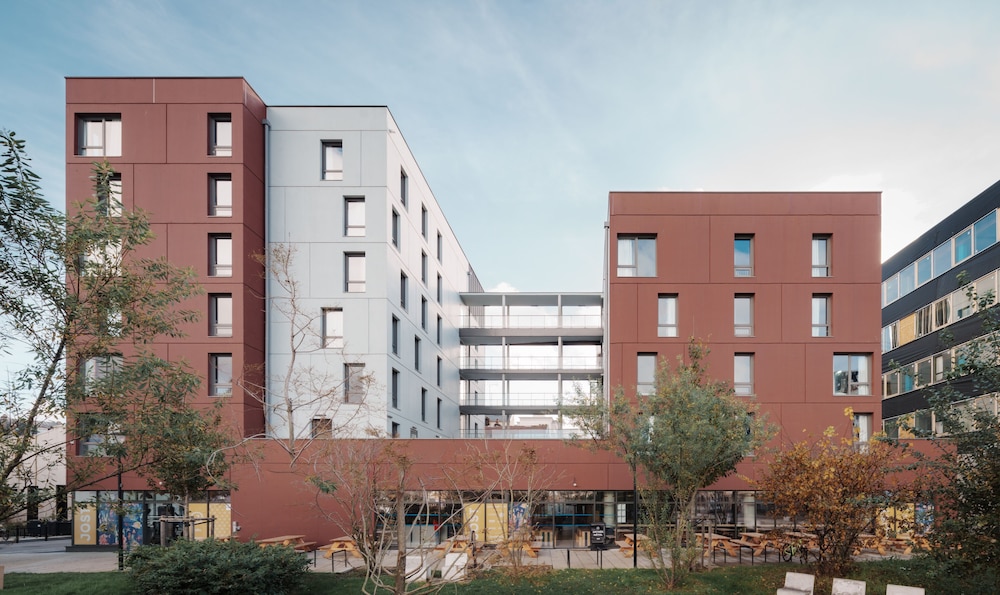 Le Havre Vacations - Jost Hotel Le Havre Gare - Property Image 1