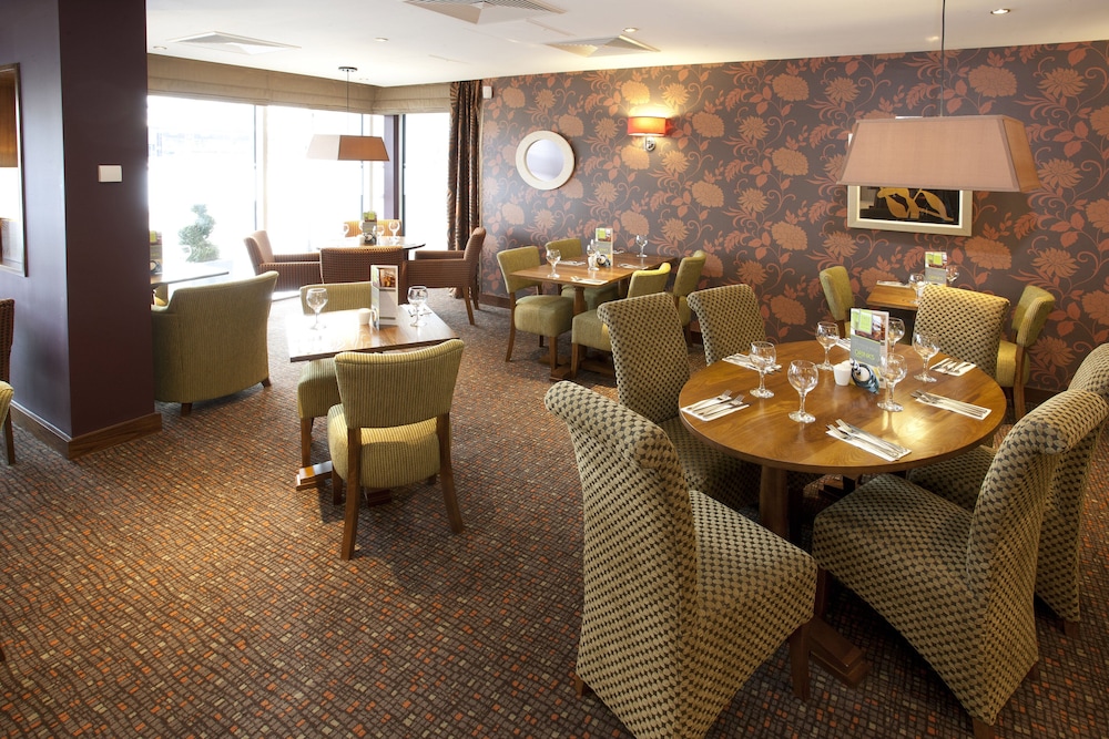Premier Inn Inverness Centre - River Ness — photo 6