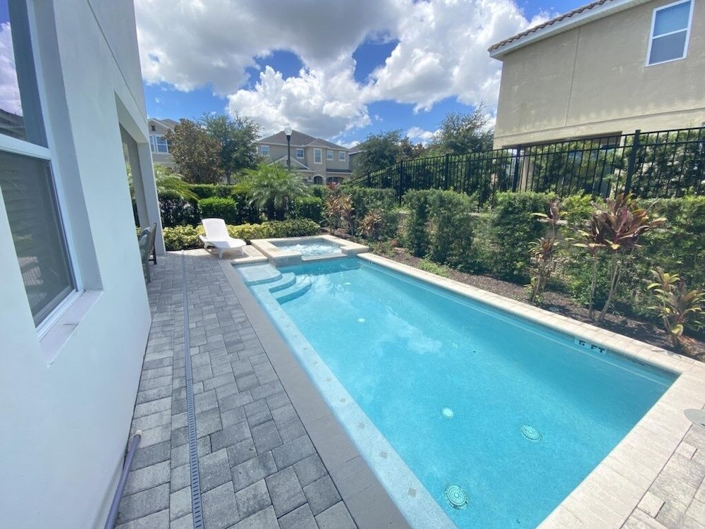 Elegant 8br Retreat W/ Private Pool, Spa & Family-friendly Comfort 8 Bedroom Villa