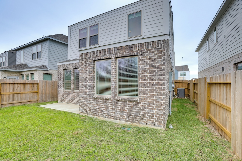 Family-friendly Home w/ Yard in Hockley!