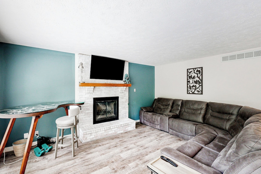 Waterfront 3BR w/ Heart-shaped Pond & Vitamix
