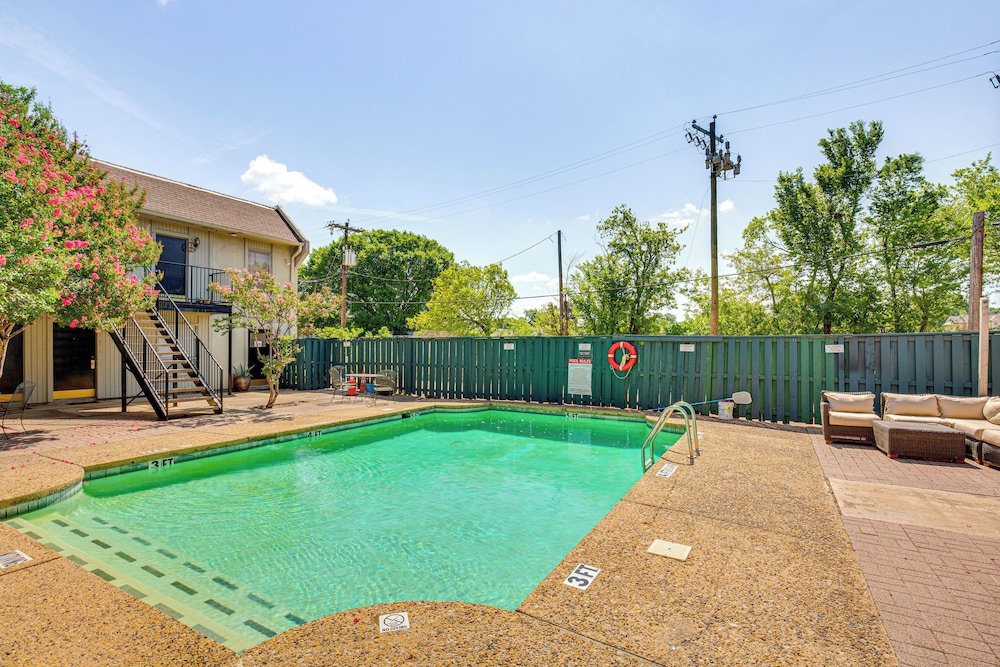Dallas Condo in Walkable Knox Street District!