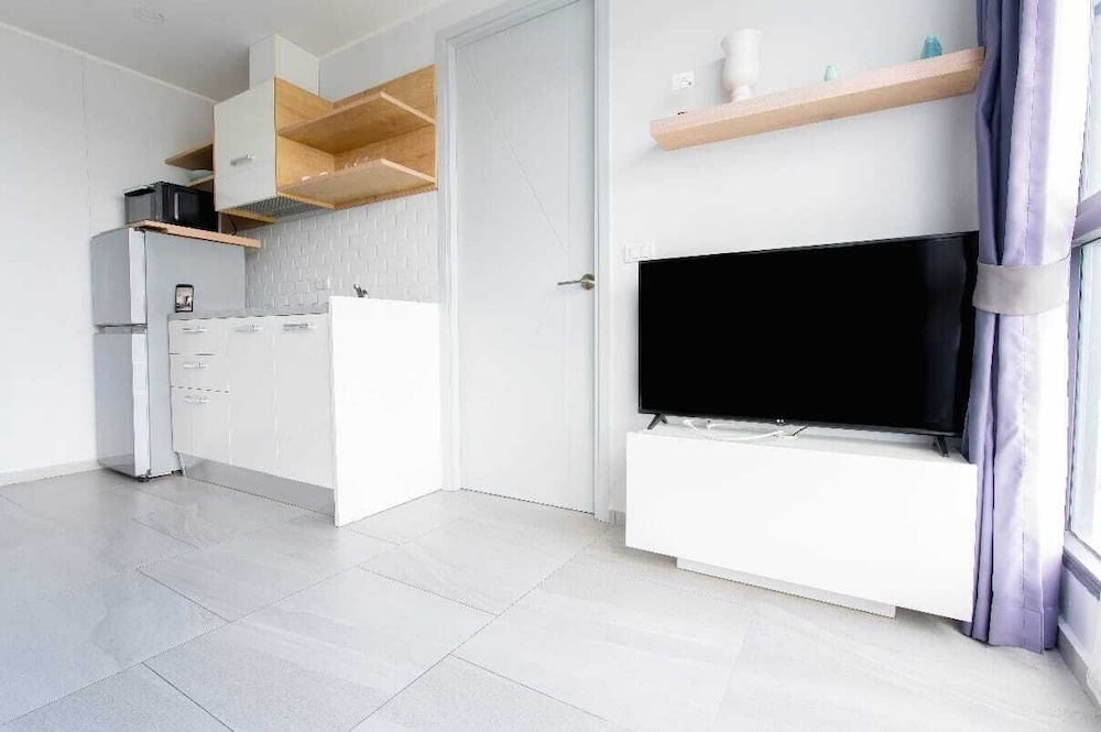 Sleek 2 Bed Apt T2-818