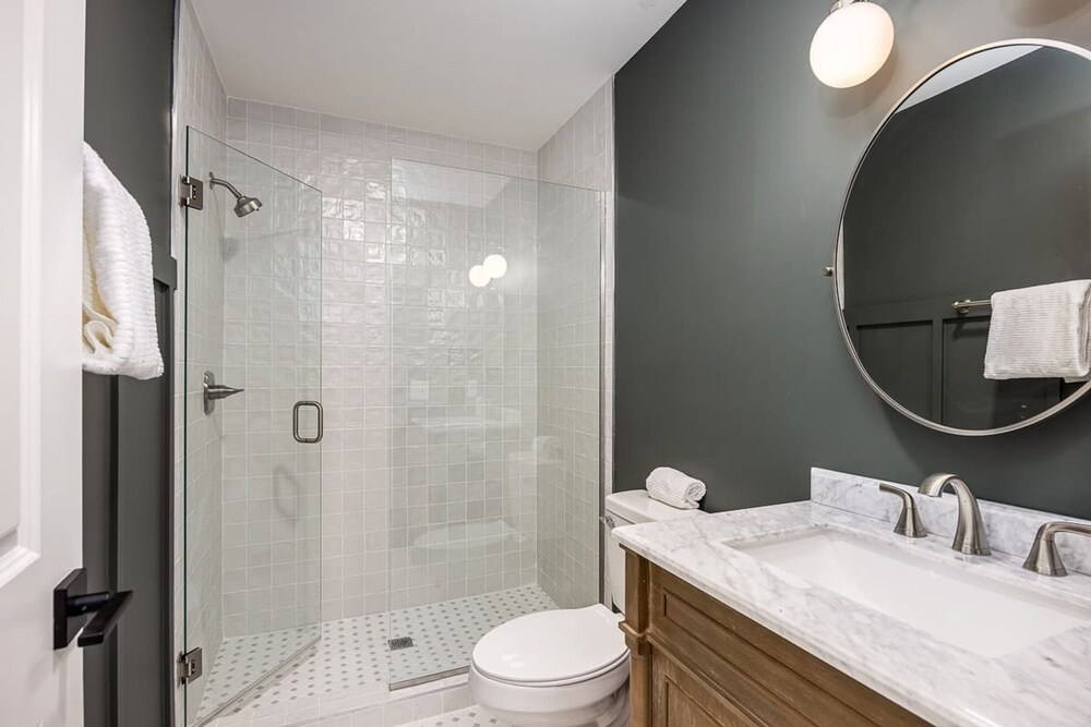 The Nomad 8BR Buyout 32 Guests in Hillsboro