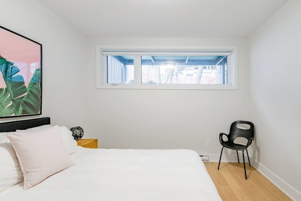 Cool and Comfortable 2 Bedroom Den view 2