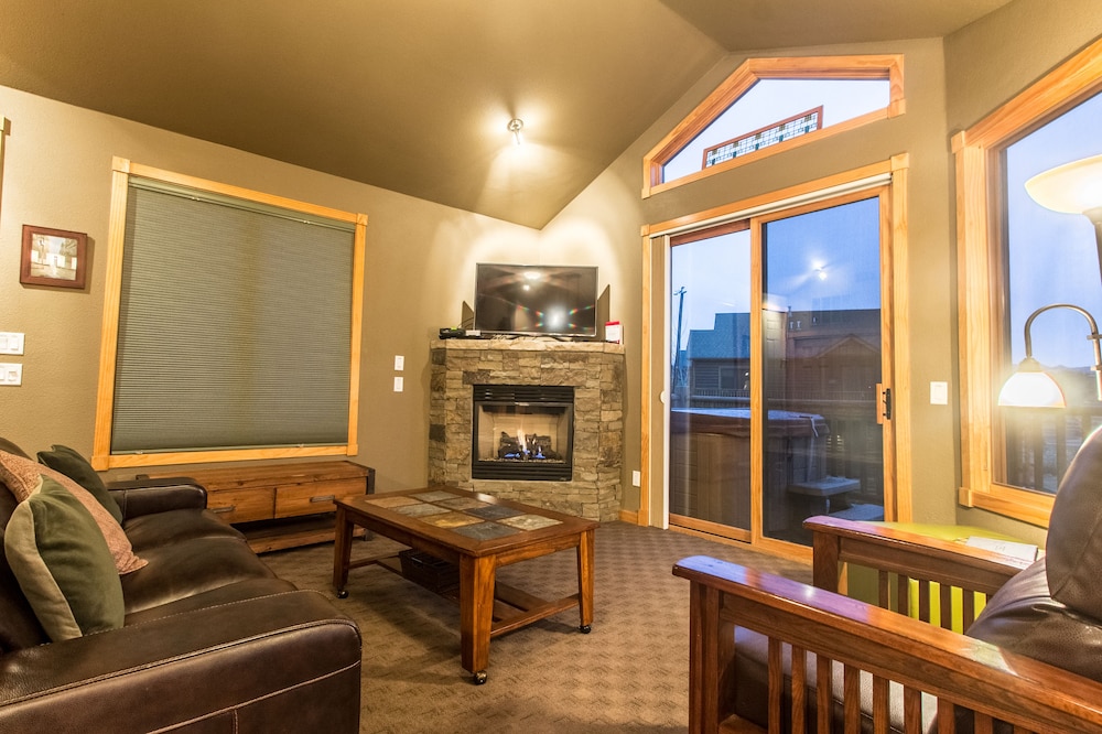 Marys Lake Lodge Mountain Resort and Condos