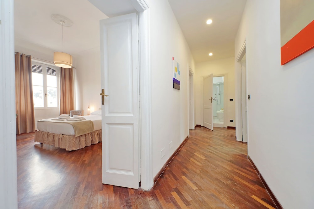 Giuliana Giant Apartment