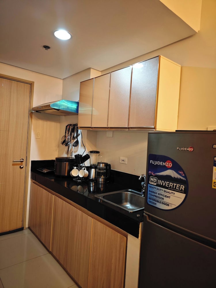Luxurious and Cozy Condo in Quezon City With City View