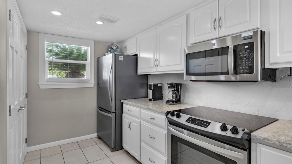 2BR Beachfront Townhome w/ Beach Service + Free Attraction Tickets!