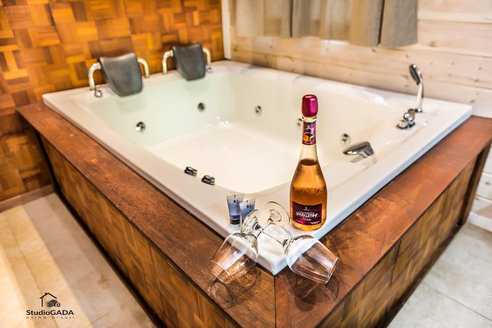 Country Suites with Jaccuzzi & Pool