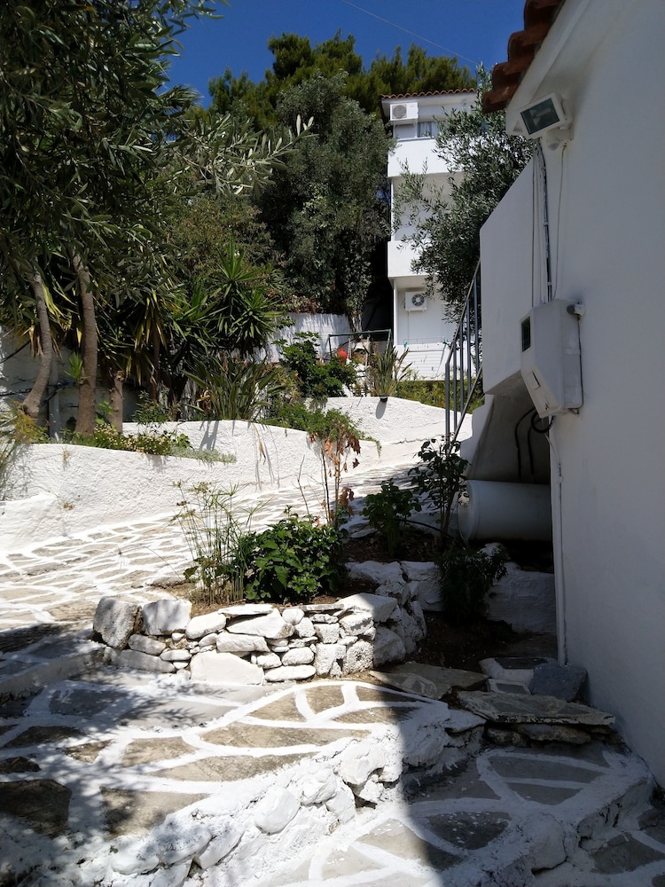 AMARANTHOS SKIATHOS VIEW