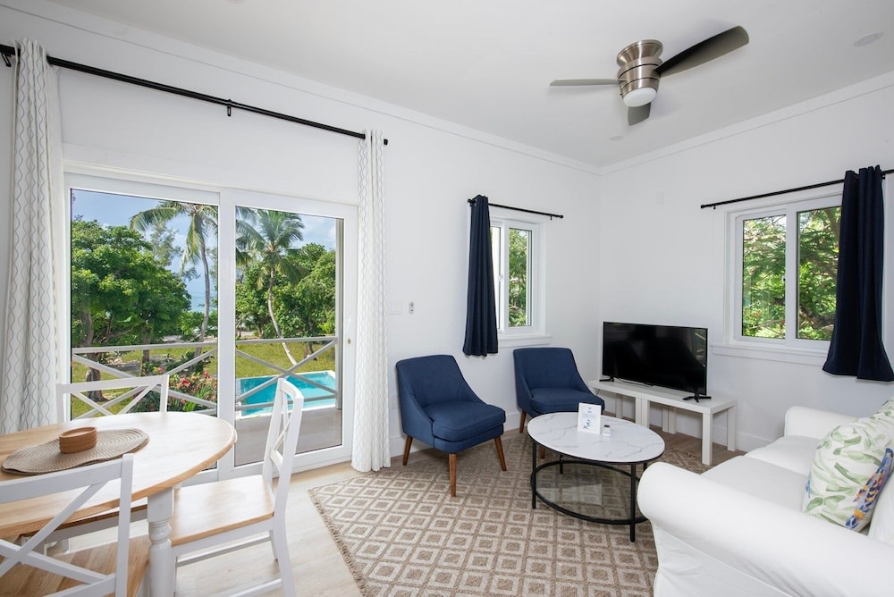 Laughing Bird Studio #7 - Brand New Stylish Apartment, Pool, Bea 1 Bedroom Condo, photo 43