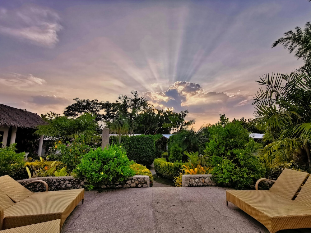 Marcosas Cottage Resort