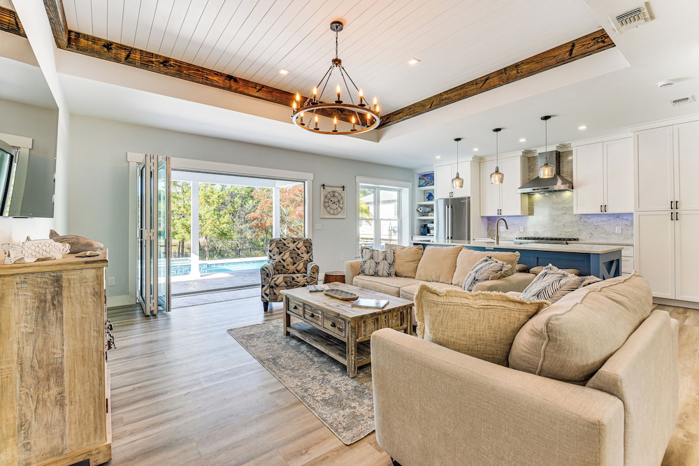 Tranquility & Nearby Beach Access: Private Oasis