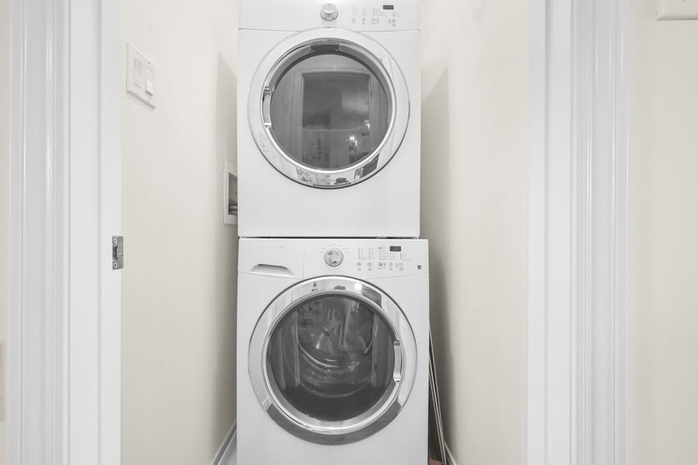 Newly Renovated 3BR in Whitby Family-friendly
