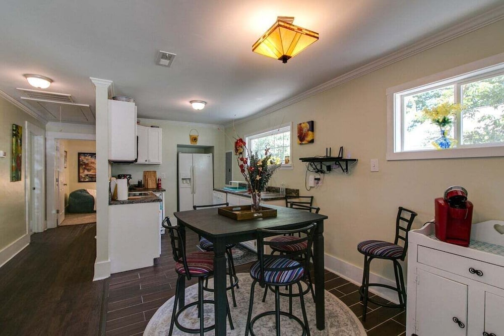 Clarksville Cottage on Crossland